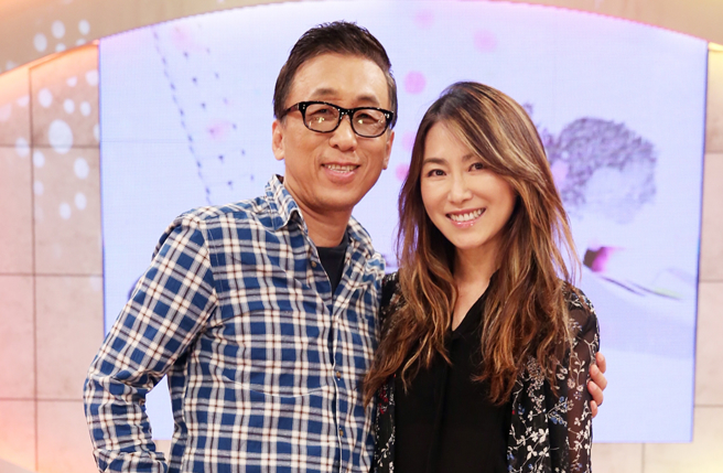 苦苓透露自己因憂鬱症復發，需要停更休養，圖為他和老婆Jessy。（圖／中時資料照片）