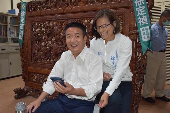 民进党提名参选徐定祯与妻子杨士仪存款有27万元，是3人中最少的。（谢明俊摄）
