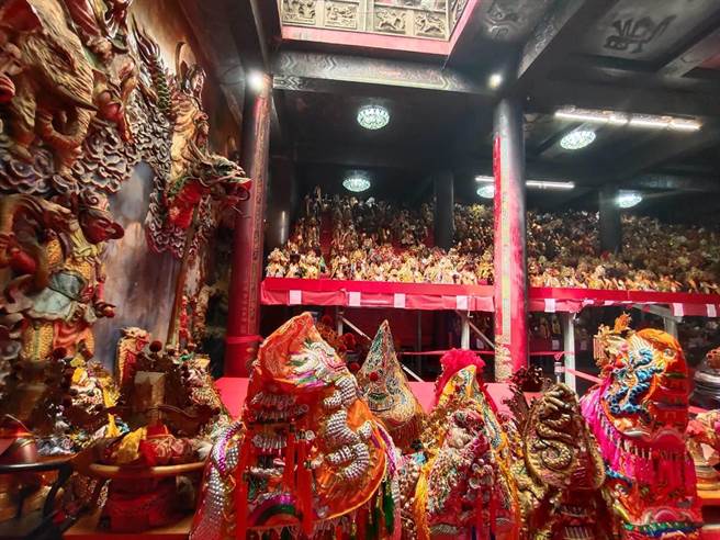 云林县褒忠乡的国家重要民俗「马鸣山五年千岁大科」仪式，从农历9月初展开，直到农历10月，目前来自全台各地已有数千尊神像齐聚在镇安宫，到本月底估计会有上万尊。（云林县府文化观光处提供）