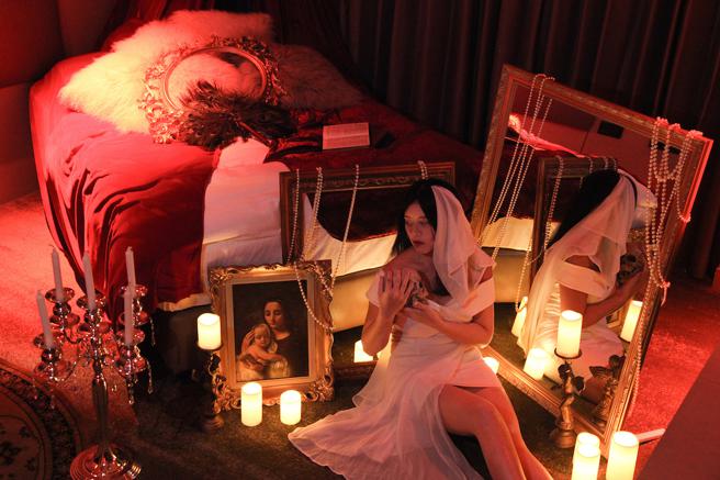 台北六福万怡酒店打造全台首创的饭店「惊吓恐怖房」，抢攻南港万圣打卡热点。（六福旅游集团提供）