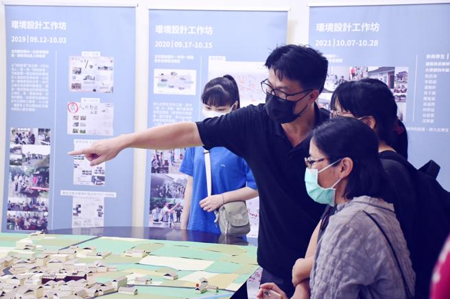 USR計畫協同主持人陳惠民為大家介紹麻園村的相關活動。(照片/南華大學提供)