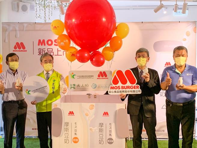 安心食品于台中摩斯汉堡美村向上店举办「摩斯豆乳」新品发表会。（摩斯提供）
