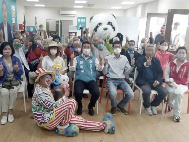 民进党提名苗栗县长参选人徐定祯，14日在头份竞选总部举办举办「祯朋友童乐派对」系列活动。（徐定祯竞总提供／谢明俊苗栗传真）