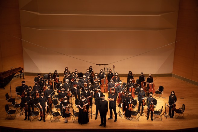  南大弦乐团演奏照。(照片/臺南大学提供)