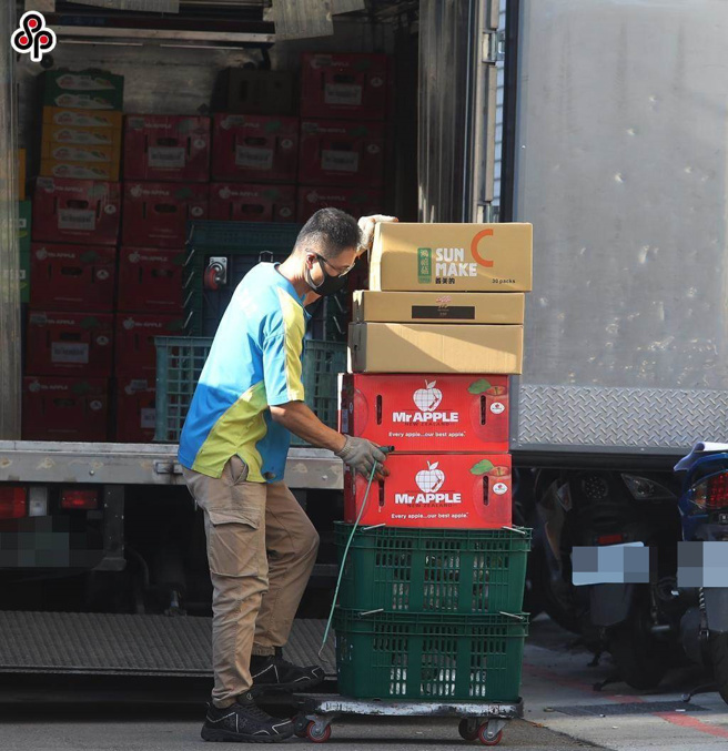 台灣汽車貨運暨倉儲業產業工會強調，這兩大賤招在貨運產業中更是常態，公司不願依法給付加班費，已讓全台大量貨運司機權益受損。（示意圖 照片非當事人/報系資料照）