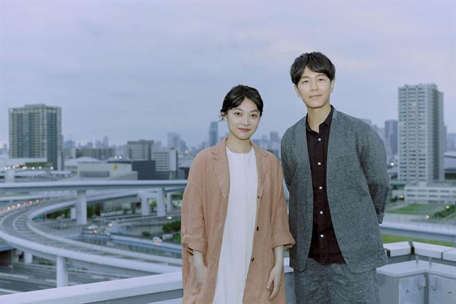 韦礼安（右）新歌MV邀请三浦透子合作。（The Orchard提供）