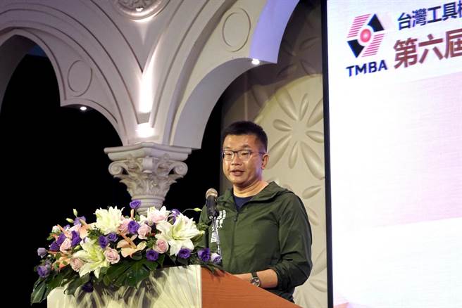 民进党台中市长参选人蔡其昌今天参加工具机公会会员大会表示，未来若当市长会恢復林佳龙时规画的会展中心规模。（张亦惠摄）