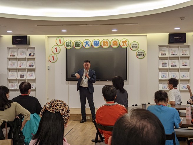 简绍琦于开学典礼致词。(照片/玄奘大学提供)