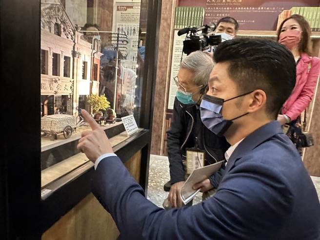 国民党台北市长参选人蒋万安今天下午参访渭水驿站并拜会义美总经理高志明。（杨亚璇摄）