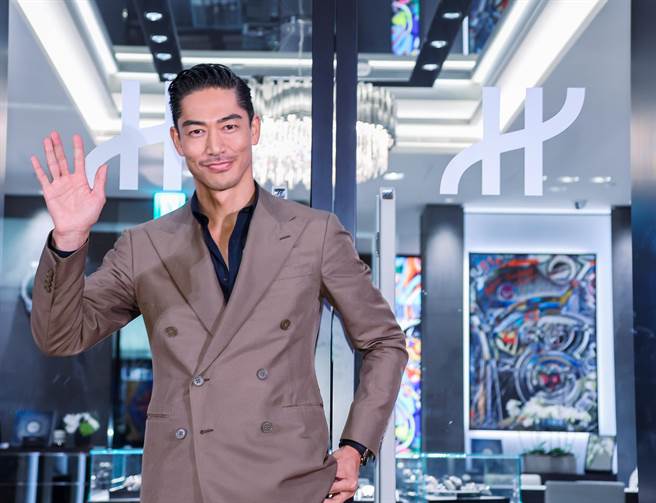 AKIRA今出席宇舶錶活動，與許久未見的媒體、粉絲打招呼。（羅永銘攝）