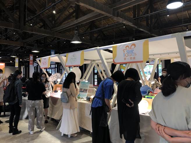 「社企挺台北！台北的ESG大未来」活动14日登场，现场安排20间精选社企市集展摊。（张芷瑜摄）