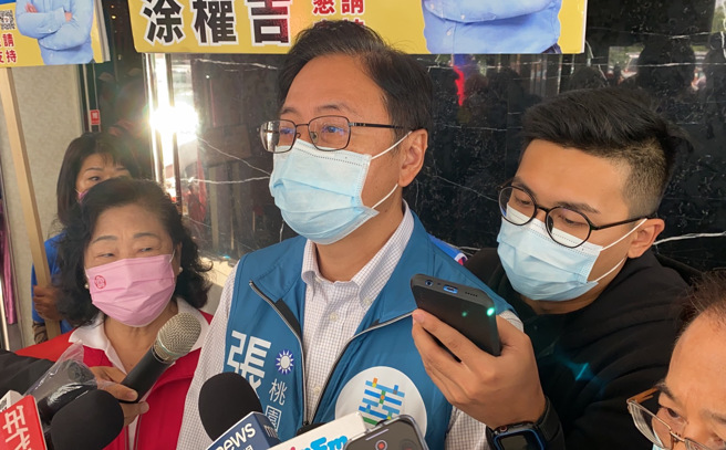 国民党桃园市长参选人张善政（中）。（蔡明亘摄）