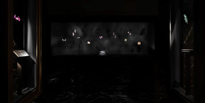 CINDY CHAO The Art Jewel Gallery艺术珠宝典藏馆内有全球最大无重力展示柜，珠宝犹如飘浮半空中。（CINDY CHAO提供）