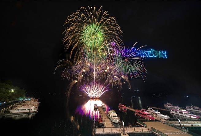 日月潭花火音乐嘉年华施放3场花火，22日首场「台湾大哥大花火音乐会」将施放480秒璀璨花火秀。（日月潭风管处提供／杨静茹南投传真）