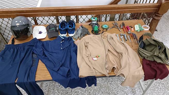 李嫌在犯案時，都會先騎機車到附近空地停放，再變裝並戴自製頭套後，才進入宮廟內行竊 。（警方提供／謝佳潾屏東傳真）