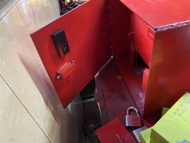 屏東38歲李姓男子染有吸毒惡習，今年8月起陸續在東港、新園、林邊、崁頂等鄉鎮宮廟竊取香油錢，