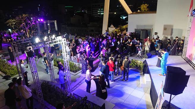 维也纳啤酒节活动办在南美2馆4楼阳台，活动延为2天，首日管控人流限定贵宾日，不再出现爆满人潮。（程炳璋摄）