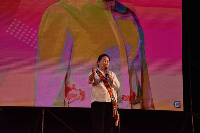 「十全十美・女力挺台湾」造势晚会14日太平登场，花莲县长徐榛蔚表示，要争取建设国道6号串联花莲与台中。（潘虹恩摄）