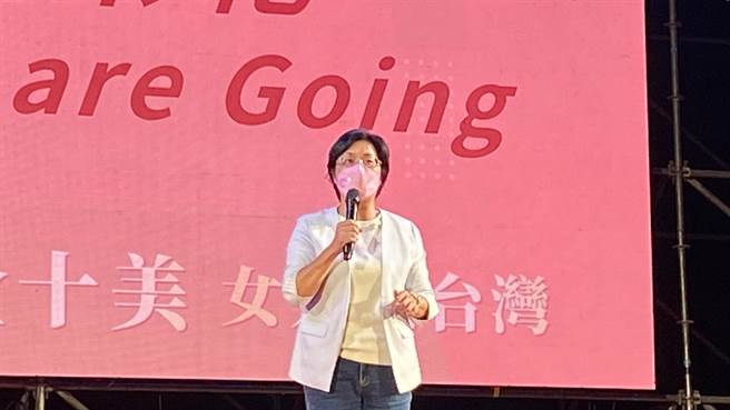 彰化縣長王惠美拜託鄉親讓女力全壘打，有2022才有2024。（陳淑芬攝）