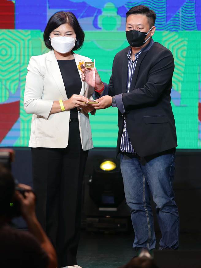 2022年的云林金掌奖颁奖典礼14日举行，最佳表演团队奖由五洲胜义阁掌中剧团获得。（季志翔摄）