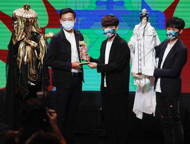 2022年的云林金掌奖颁奖典礼14日举行，最佳表演团体奖由亦宛然掌中剧团获得。（季志翔摄）