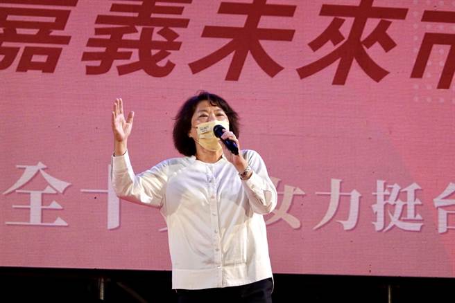 台中市长卢秀燕「十全十美・女力挺台湾」联合造势大会，嘉义市长黄敏惠到场力挺。（张亦惠摄）
