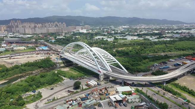 民进党新北市长候选人林佳龙近日痛批新北市捷运局对他每天一骂，「一个月以来天天骂自己」，新北市捷运局也反击，强调是林佳龙先对三环六线内容有不实指控、错误引用，才会发布新闻稿严正驳斥并澄清回应。(新北市捷运提供)