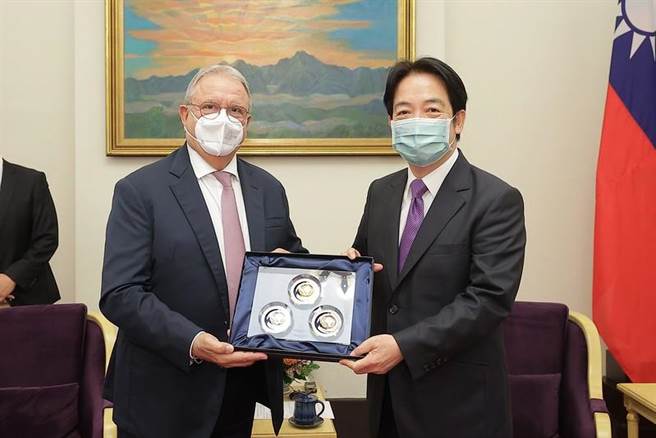 感谢世界棒垒球总会长　赖清德：让许多年轻人在棒球场上逐梦　。总统府提供