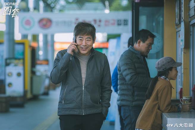 成东镒私下个性开朗，是剧组里的开心果。（八大提供）