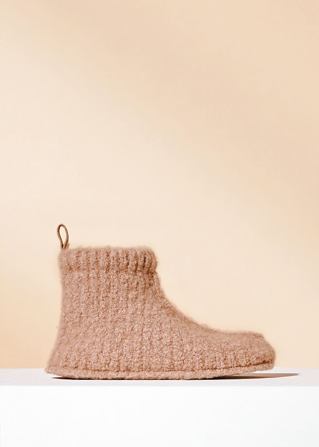 Loro Piana粗針織家居靴，2萬9200元。（Loro Piana提供）