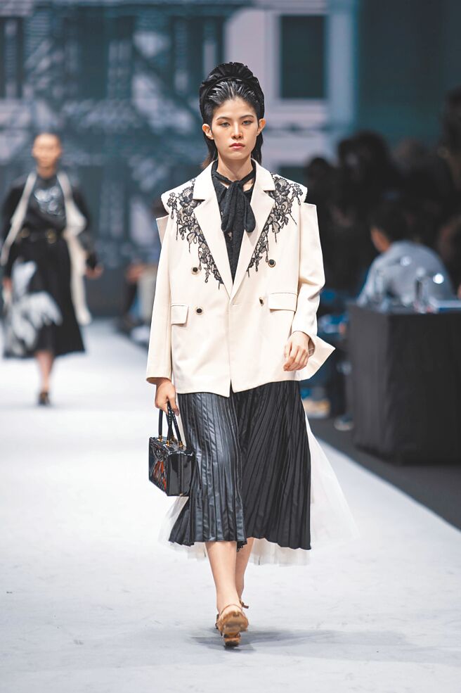 杨佳凰作品「美丽的人们呀」拿下第36届设计新人奖优胜。（吴松翰摄）