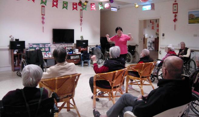 安养院长辈们对于员工带动的团康活动常常毫无反应。（图／报系资料照）