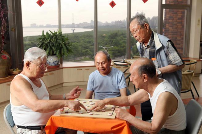 安寧照护应该是全能照顾，更该从被照顾者的角度出发，而不是看护者「自认为的需求」。（图／示意图，与本案无关）