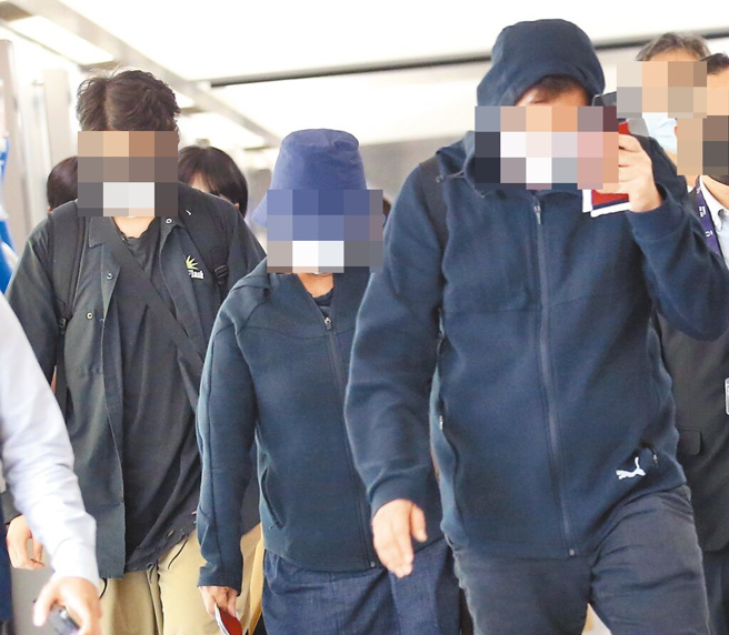 马来西亚蔡姓女大生遭人勒毙，家属14日哀伤地来台处理后事。（范扬光摄）