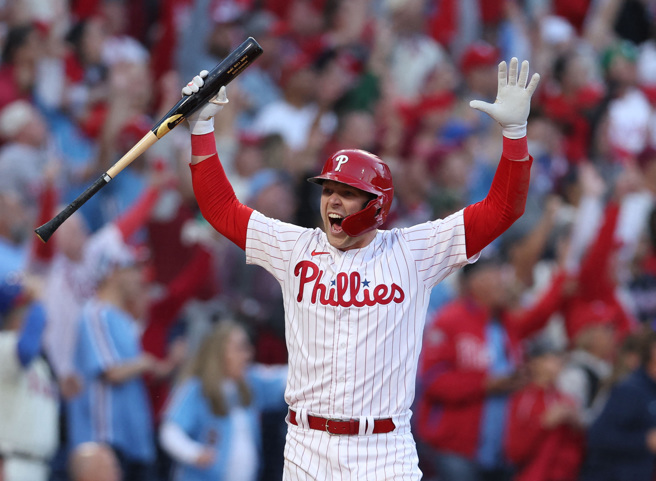 荷斯金斯(Rhys Hoskins)惊天3分炮，率领费城人拿下听牌优势。(路透社)