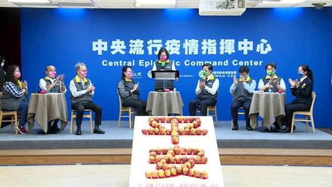 總統蔡英文、行政院長蘇貞昌今赴中央流行疫情指揮中心，出席指揮中心成立1000天活動。（圖取自指揮中心）