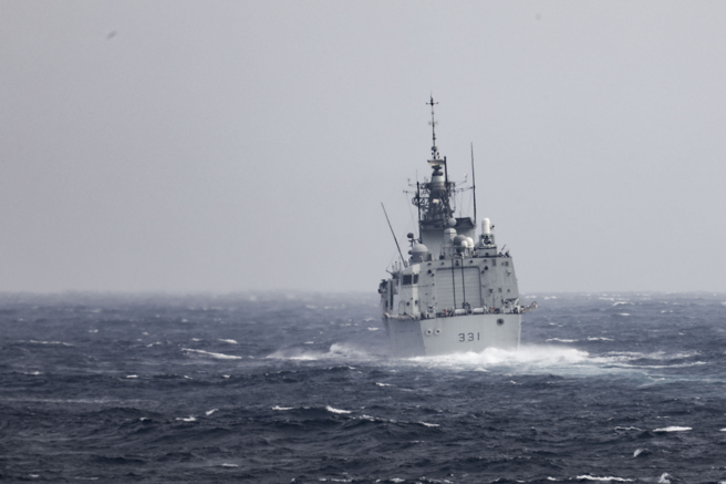 美國海軍勃克級飛彈驅逐艦「希金斯號」（USS Higgins）通過台海。(圖/ 美聯社)