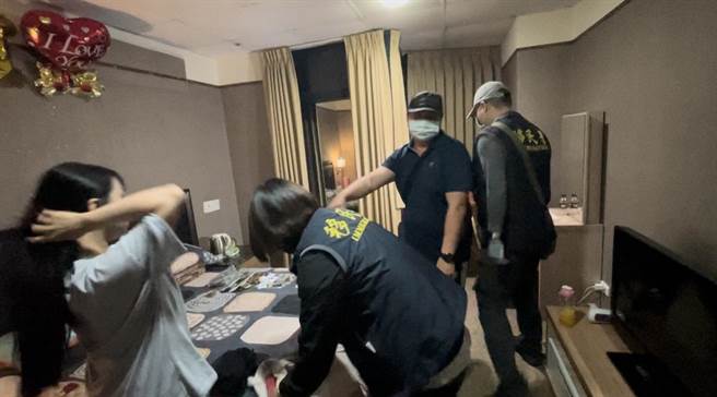 移民署基隆市专勤队日前查获11名失联移工，从事包括卖淫在内的非法工作。（基隆市专勤队提供／张志康基隆传真）