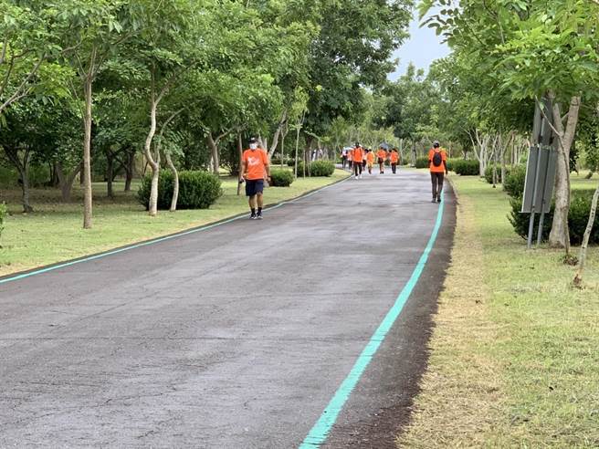 健康家庭幸福台东无菸亲子健走活动15日在台东森林公园登场，吸引逾千位民眾报名参与。（台东县政府提供／蔡旻妤台东传真）