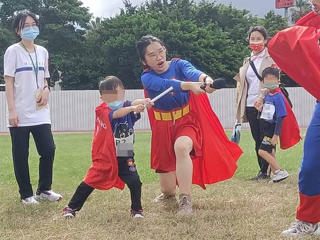 弘毓基金会董事长王乃弘说，特殊儿童透过运动赛事参与，帮助他们肯定自我，并学习与社区人群互动合作，增加社会适应能力。（弘毓基金会提供）