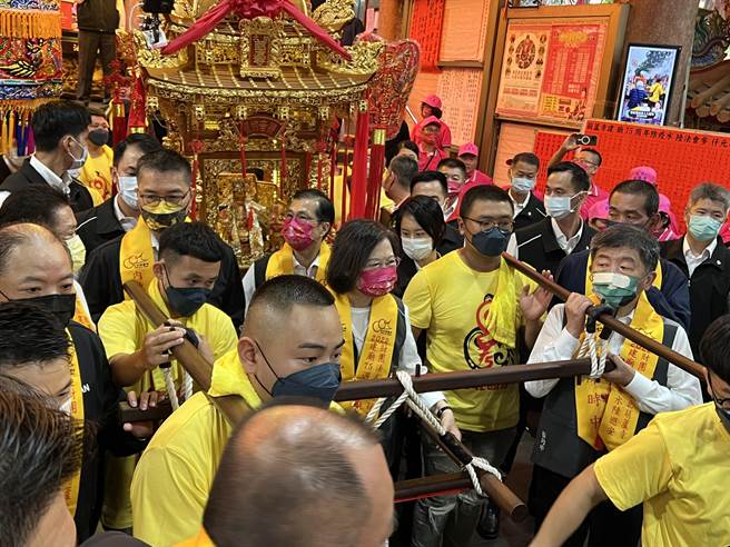 蔣萬安、黃珊珊先離開  蔡英文致詞拉抬陳時中。曾薏蘋攝  