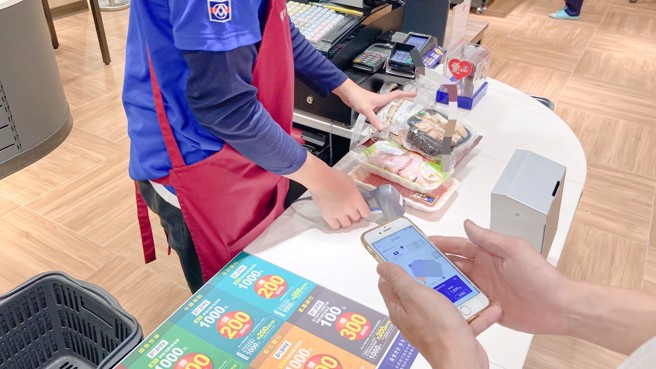 一名女网友表示，近日在全联用礼券买了6颗奇异果及其他食材，她回家才发现结帐店员只收一颗奇异果的钱。（图／示意图，中时新闻网资料照）