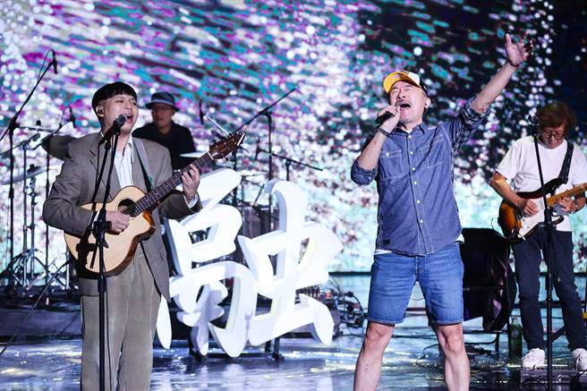 黄连煜（右）与老王乐队将在广播金钟奖上有段精彩演出。（罗永铭摄）