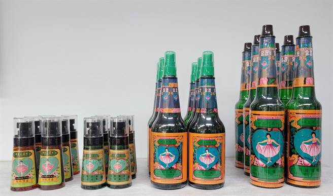 10 月13日起，「明星花露水」在全台家乐福 17 家分店上架开卖。（柯宗纬翻摄）