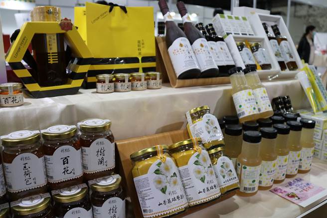 新冠肺炎疫情使消费者行为模式改变，越来越多消费者从过去的实体消费转至网路消费。（农委会提供／林良齐台北传真）