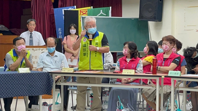 长照机构代表卢振华会长表示，肯定黄伟哲执政的魄力，也期待他能继续连任来服务台南的百姓。(台南市政府提供)