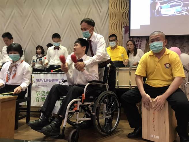 去年7月，屏東縣磐石社會福利事業基金會動工打造「飛揚天使莊園」，不料因建築材料飛漲，導致目前出現7500萬的資金缺口，基金會15日舉辦募款餐會，盼各界善心人士協助。（謝佳潾攝）