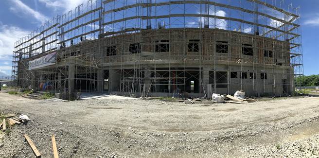 去年7月，屏東縣磐石社會福利事業基金會動工打造「飛揚天使莊園」，不料因建築材料飛漲，導致目前出現7500萬的資金缺口，基金會15日舉辦募款餐會，盼各界善心人士協助。（磐石基金會提供／謝佳潾屏東傳真）