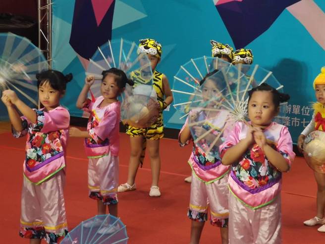 全国中小学客家艺文竞赛15日在七堵国小进行北区初赛，分成3类、5组，让学子们展现客家文化传承。（基隆市教育处提供／张志康基隆传真）