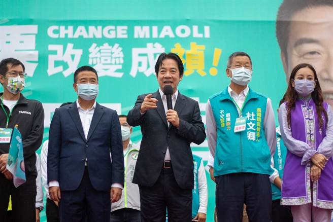 民进党苗栗县长候选人徐定祯15日在竹南镇龙凤宫前举办造势大会，副总统赖清德到场加持。（徐定祯竞总提供／谢明俊苗栗传真）